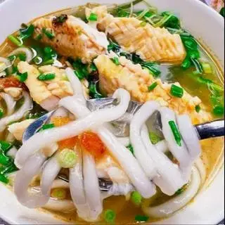 Hình ảnh Bánh canh cá lóc um