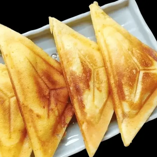 Hình ảnh  Hotdog Trứng Muối Chà Bông 