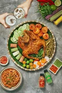 Hình ảnh Gà quay bánh bao 5 cái - hộp rau dưa nước chấm 2 loại