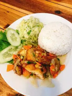 Hình ảnh Cơm gà chiên nước mắm