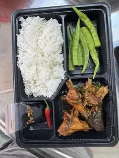 Hình ảnh Cơm gà xào lá chanh