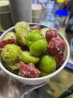 Hình ảnh Mận Hà Nội lắc muối ớt