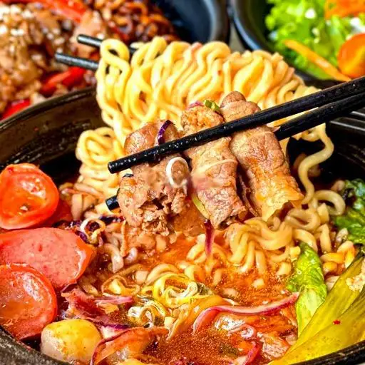 Hình ảnh Mì cay kim chi bò sụn