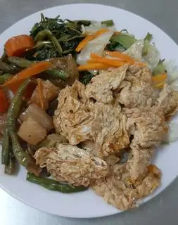 Hình ảnh Cơm chả cá thác lác chay 