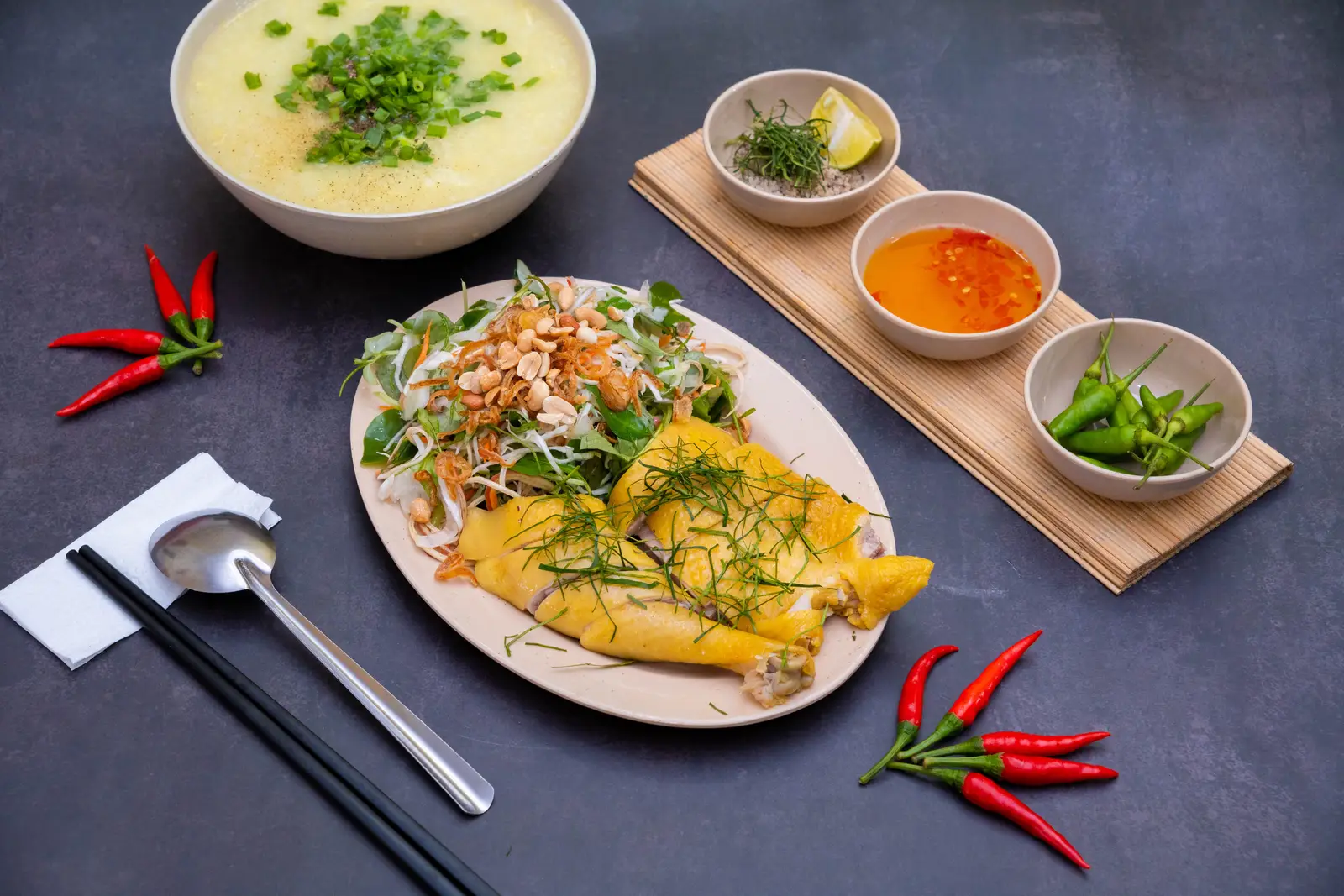 Hình ảnh góc tư đùi + 1 phần cơm/cháo