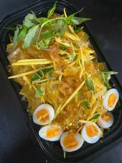 Hình ảnh Bánh tráng long an trộn sa tế trứng cút