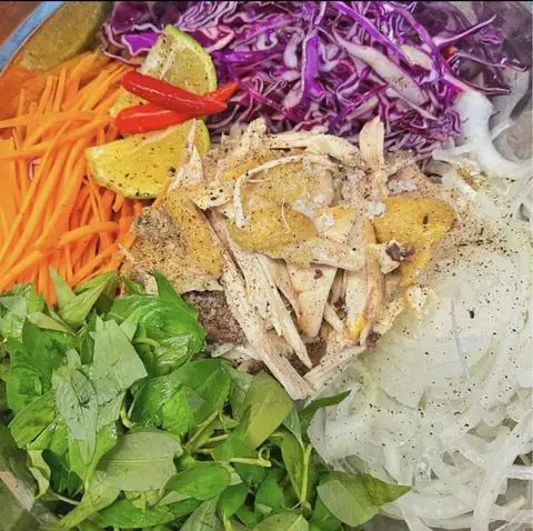 Hình ảnh GỎI GÀ BẮP CẢI ( nguyên con )