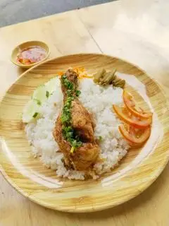 Hình ảnh Cơm đùi gà mắm tỏi