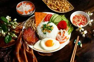 Hình ảnh Cơm tấm sườn bi - canh - sâm