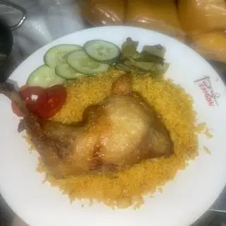 Hình ảnh cơm gà xối mỡ đùi góc tư size lớn 