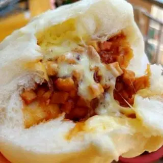 Hình ảnh Bánh bao phô mai xá xíu