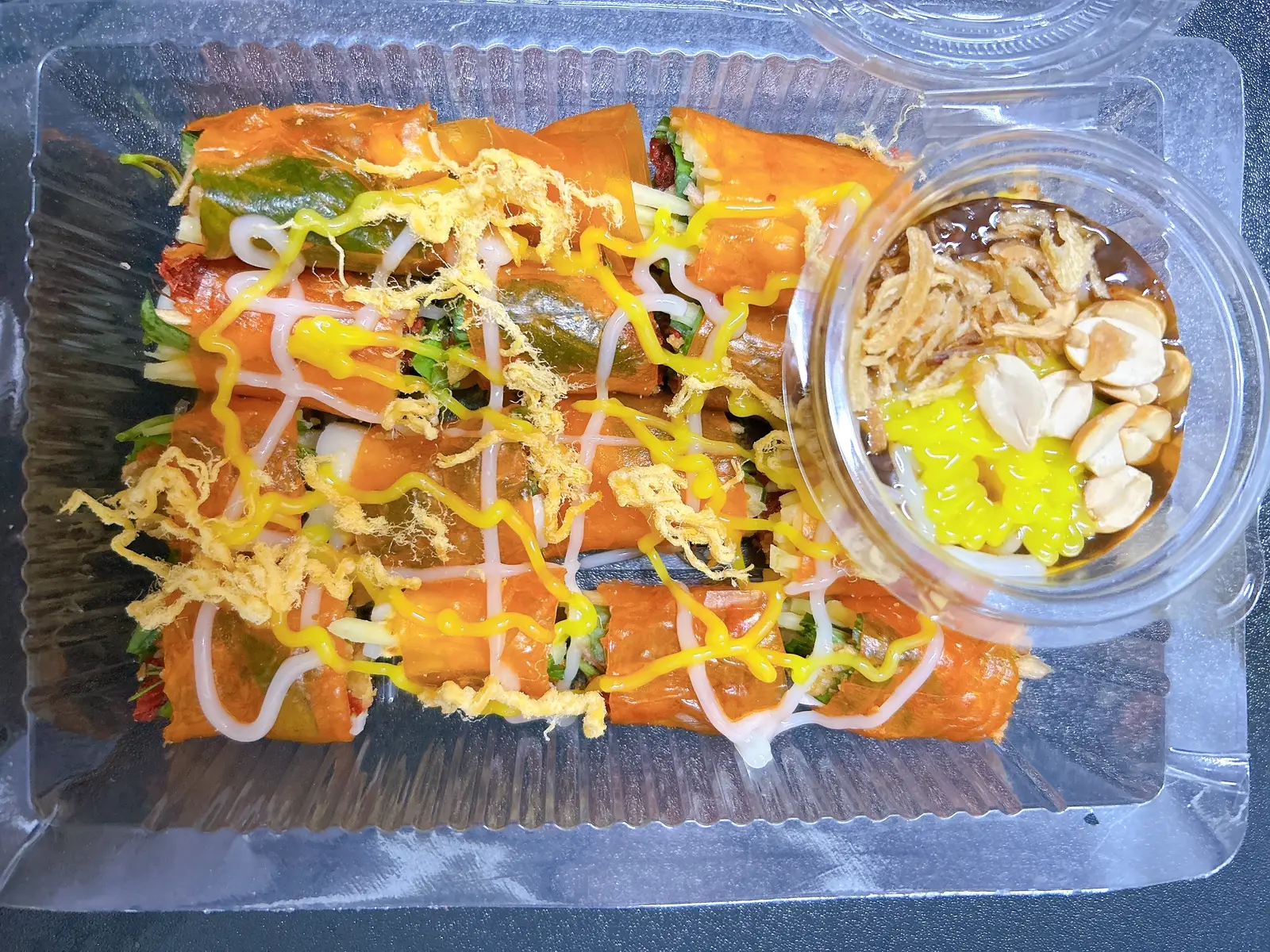 Hình ảnh Bánh tráng cuốn + sốt me