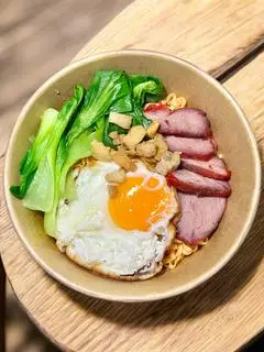 Hình ảnh Mì trộn xá xíu trứng tóp mỡ + 1 chai sâm lạnh đường phè