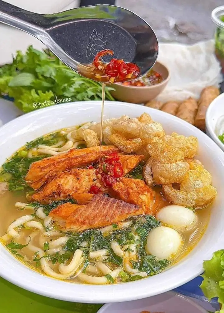 Hình ảnh Bánh canh cá lóc, chả cá