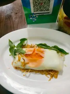 Hình ảnh trứng gà ta nhân thịt ốp lòng đào