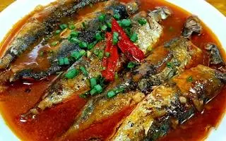 Hình ảnh Cơm cá nục kho kèm món xào canh hằng ngày
