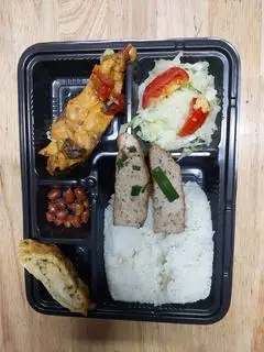Hình ảnh Cơm Chả giò rim tiêu và cá sốt cà chua