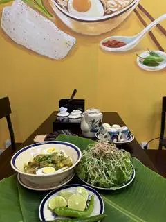 Hình ảnh Mì Quảng gà trứng
