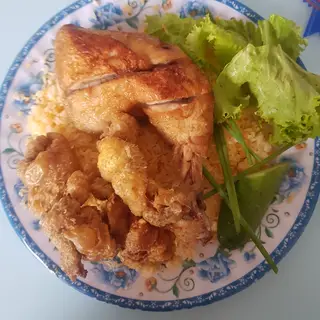 Hình ảnh Cơm chiên đùi góc tư - da