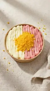 Hình ảnh Bánh Bông Lan Trứng Muối Sốt phô mai - dâu tây 