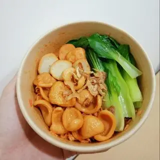 Hình ảnh Mì trộn cá viên và xúc xích