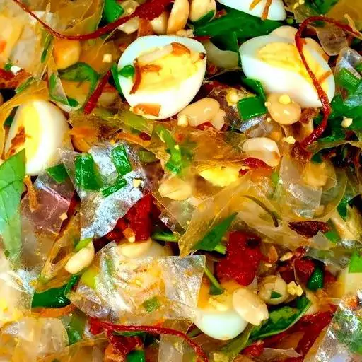 Hình ảnh Bánh tráng dẻo phơi sương trộn đầy đủ+tóp mỡ 