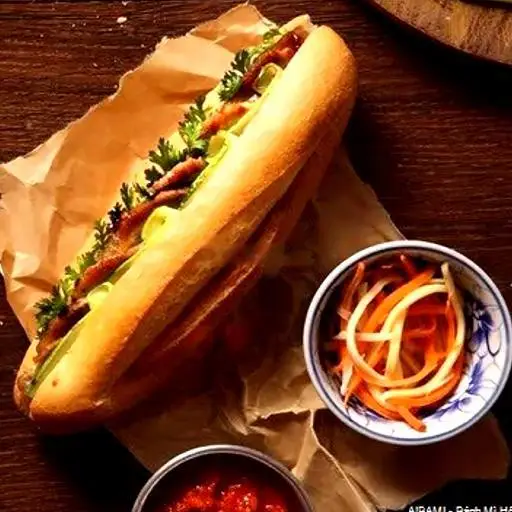 Hình ảnh Bánh mì gà nướng sả