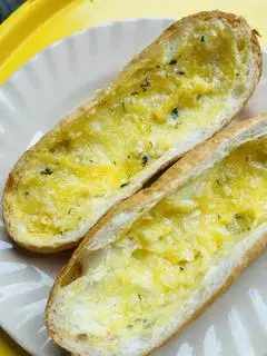 Hình ảnh Bánh mì nướng bơ tỏi - 1 ổ