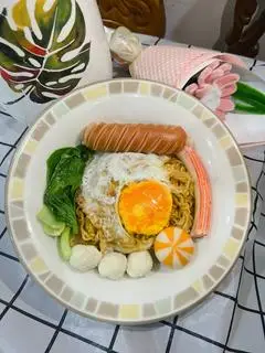 Hình ảnh Mì trộn đồ viên các loại 1 trứng