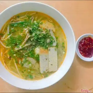 Hình ảnh Mì gói chả cá, thịt, trứng