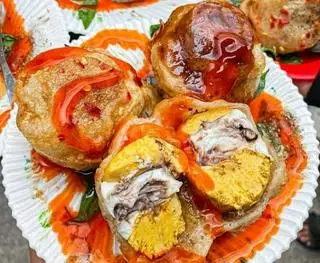 Hình ảnh Hột vịt lộn chiên giòn sốt mắm me