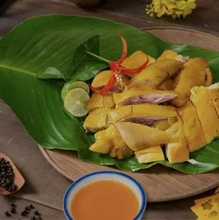 Hình ảnh Gà ủ muối hoa tiêu 1/2 con chặt Sẵn - kèm 2 hũ sốt chấm thần thánh 