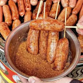 Hình ảnh Lạp xưởng nướng đá