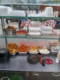 Hình ảnh Cơm gà, viên chiên 