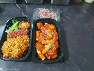 Hình ảnh Combo phủ phê: gà sốt chua ngọt 12v, mì trộn xúc xích ,tokbokki chiên sốt cay 