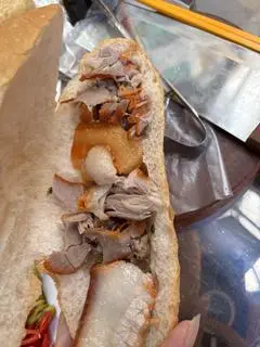 Hình ảnh Bánh mì xíu mại thịt