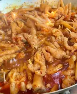 Hình ảnh Chân gà xào cay sả ớt ( có xuơng  ) 