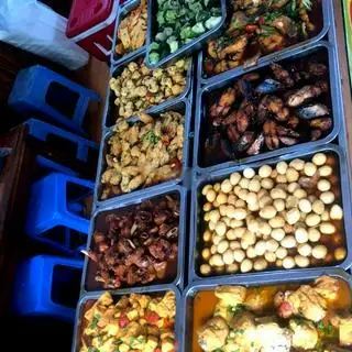 Hình ảnh Rau xào, thịt rang , đậu phụ xốt, tôm rang, chả thịt