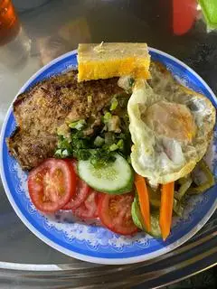 Hình ảnh Cơm Sườn Chả Trứng