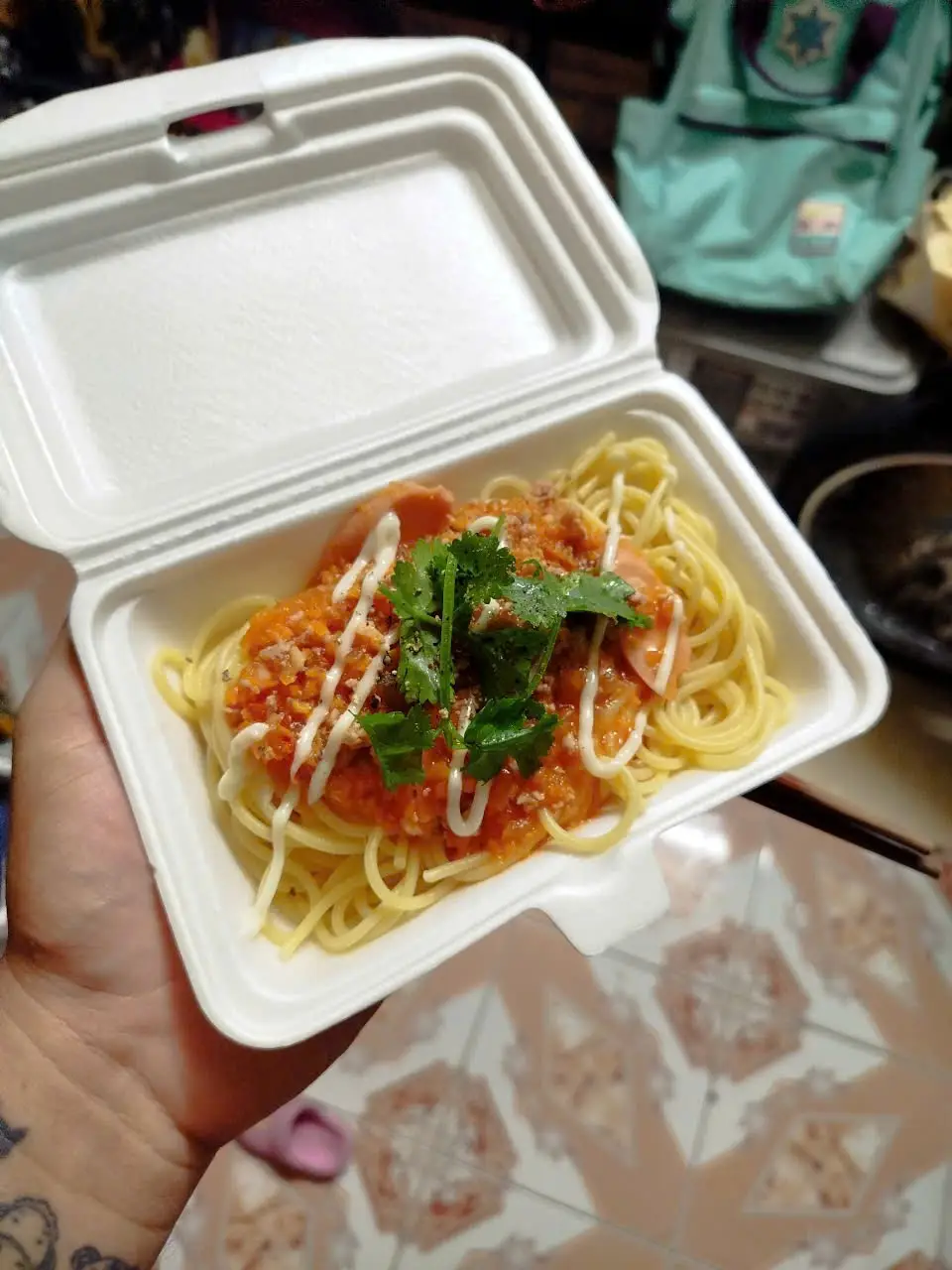 Hình ảnh Mì trộn sate rim xúc xích chiên