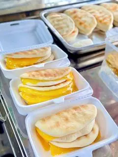 Hình ảnh bánh bao kẹp dầu trứng 