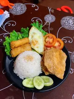Hình ảnh Cơm Gà Da Giòn Đặc Biệt