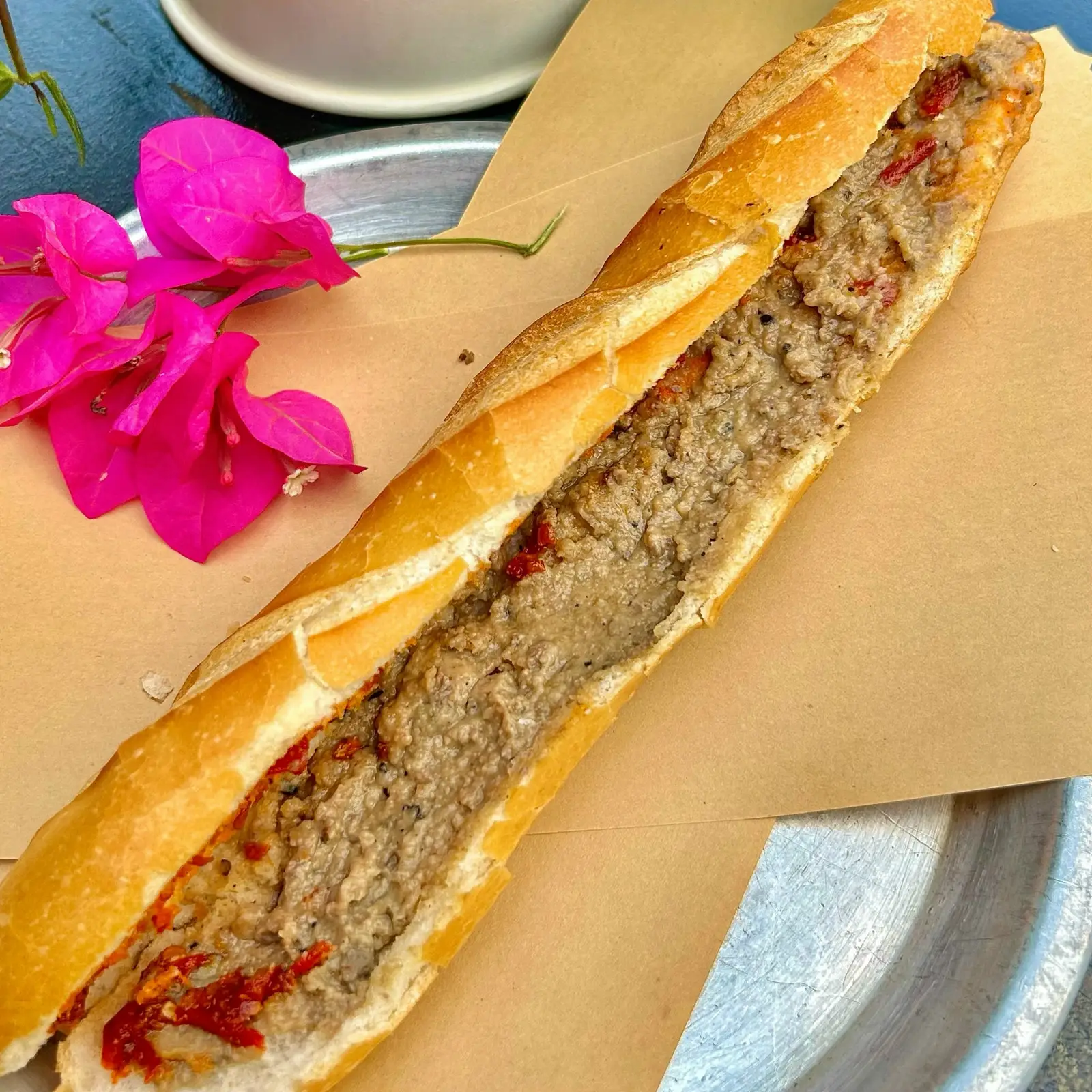 Hình ảnh Bánh mì que pate nướng