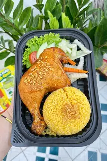 Hình ảnh CƠM GÀ ĐÙI SIÊU TO nhúng mắm TỎI ăn là dính cơm