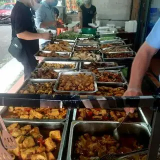 Hình ảnh Rau, thịt rang, thịt cuộn chả, cá chê xốt xì dầu