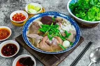 Hình ảnh Tô thập cẩm có giò Hoành Thánh Lá ( Nui, Hủ Tiếu, Mì, Bánh Canh, Bún Gạo )
