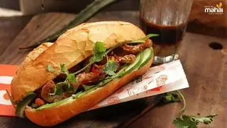 Hình ảnh Bánh mì chả cá nóng giòn