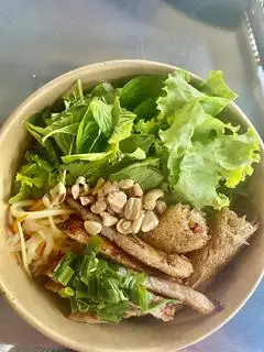 Hình ảnh bún thịt nướng + chả giò 
