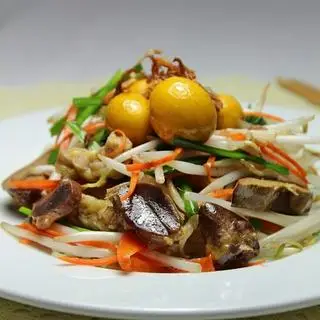 Hình ảnh Cơm rang lòng mề xào giá đỗ