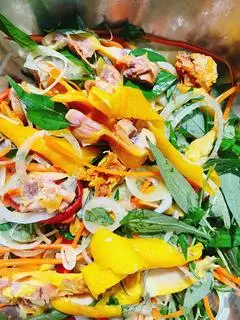 Hình ảnh Gỏi Gà Ủ Muối - Rau Càng Cua (nguyên con)